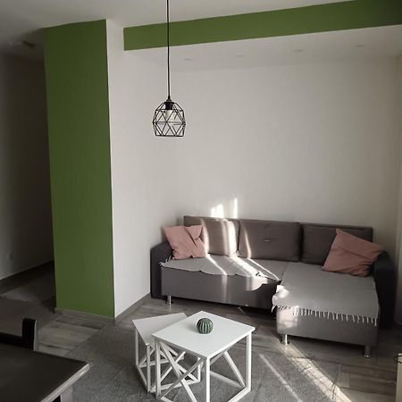 סומבור Apartman Petres מראה חיצוני תמונה