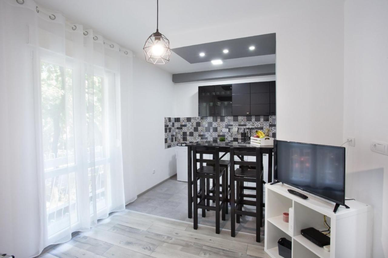 סומבור Apartman Petres מראה חיצוני תמונה