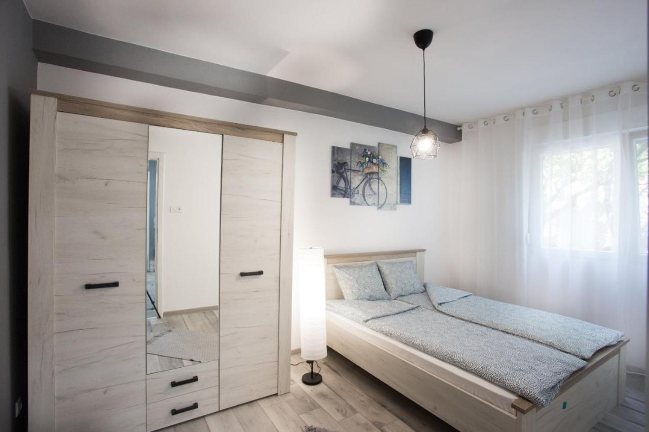 סומבור Apartman Petres מראה חיצוני תמונה