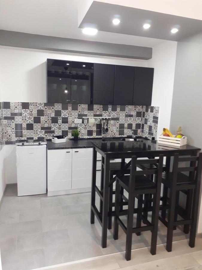 סומבור Apartman Petres מראה חיצוני תמונה