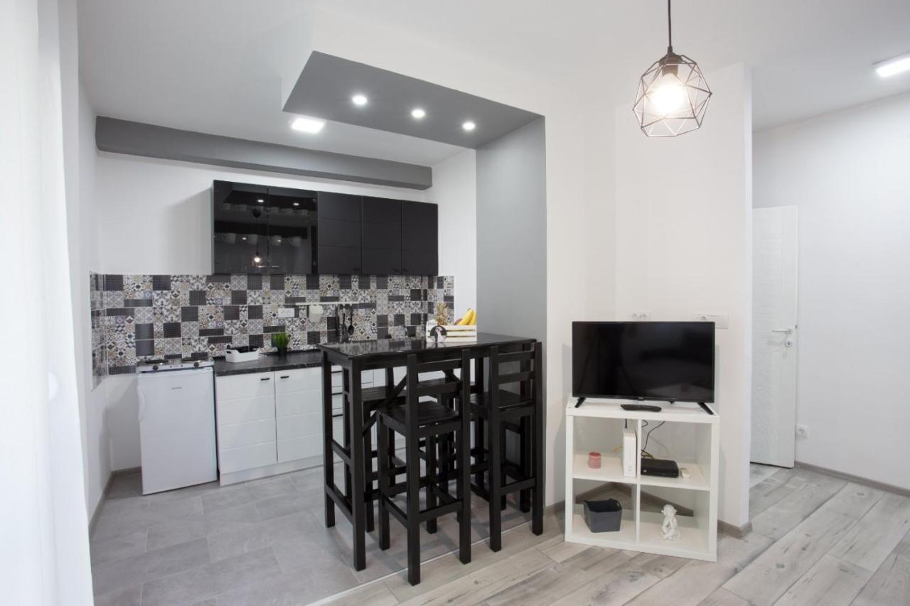 סומבור Apartman Petres מראה חיצוני תמונה