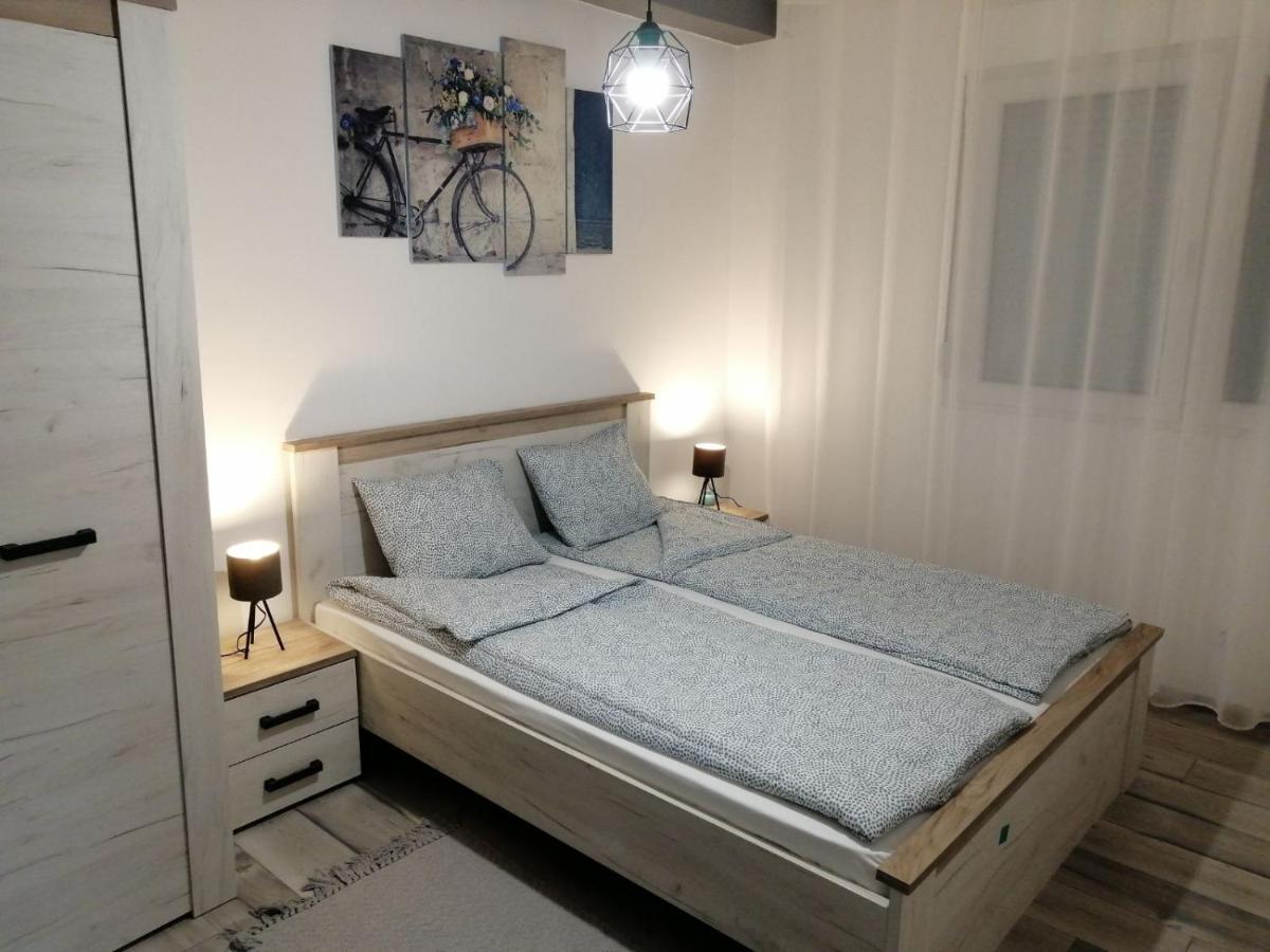 סומבור Apartman Petres מראה חיצוני תמונה