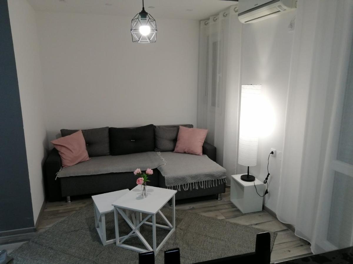 סומבור Apartman Petres מראה חיצוני תמונה