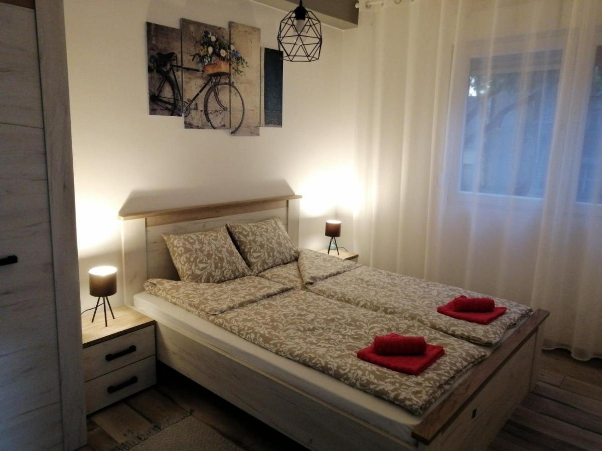 סומבור Apartman Petres מראה חיצוני תמונה
