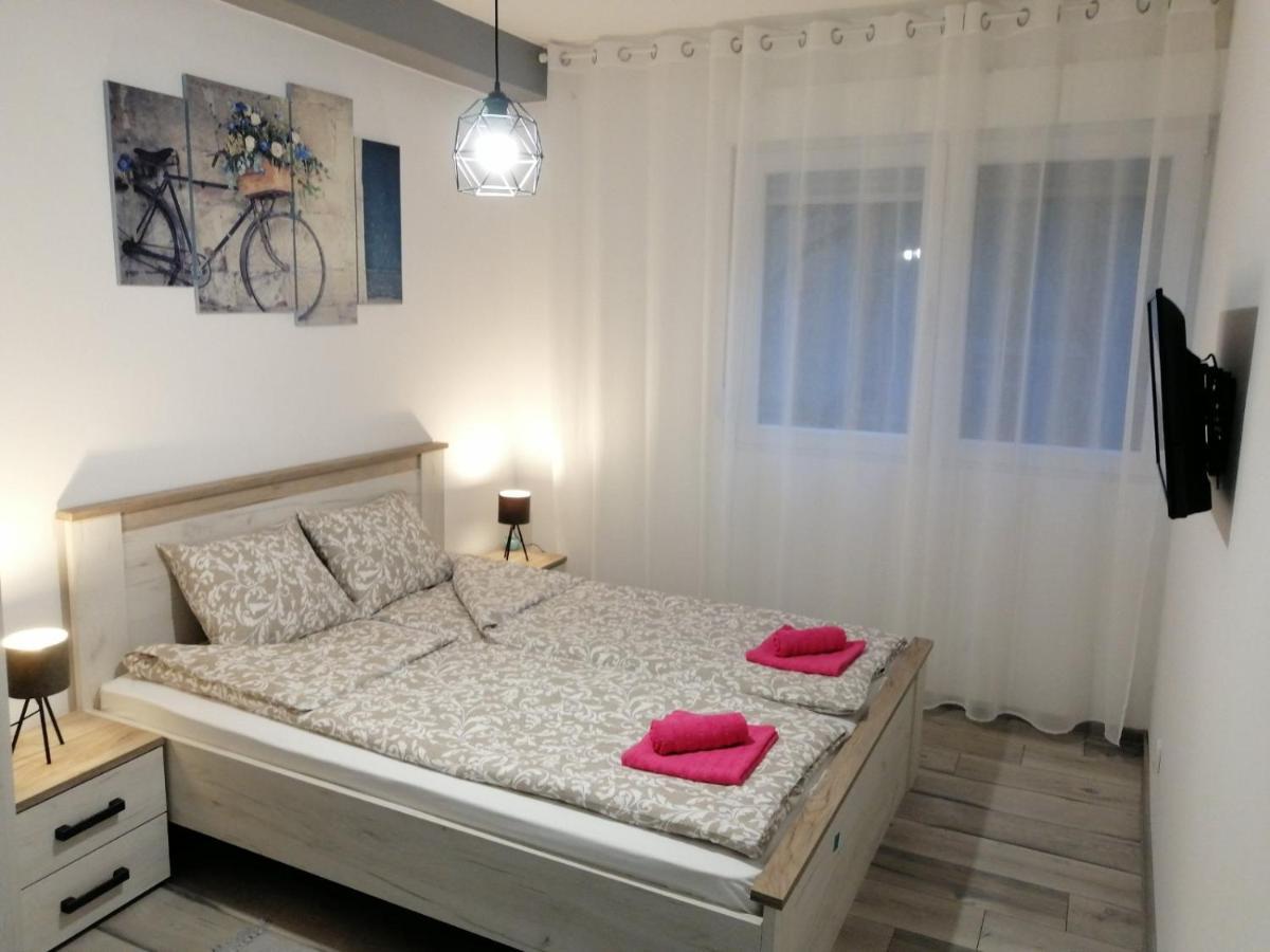 סומבור Apartman Petres מראה חיצוני תמונה
