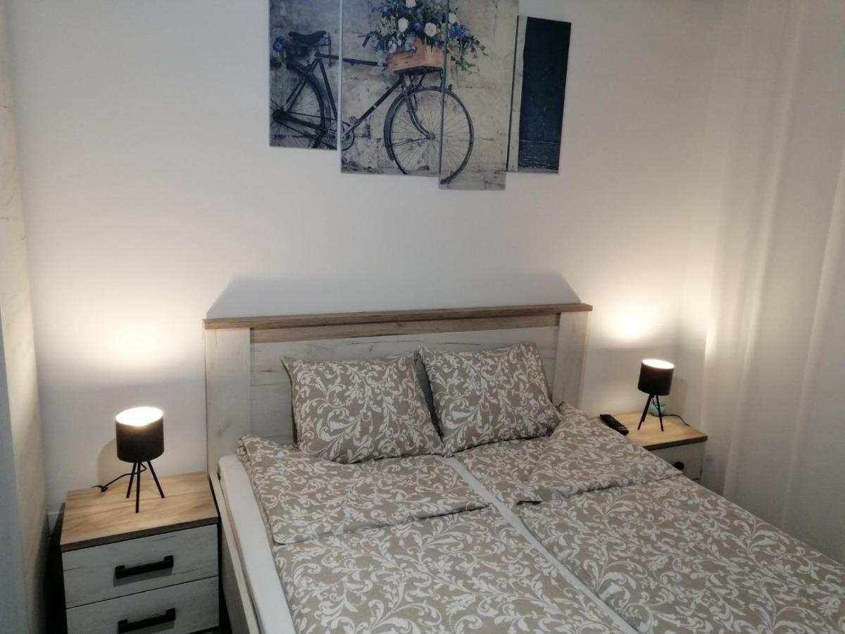 סומבור Apartman Petres מראה חיצוני תמונה