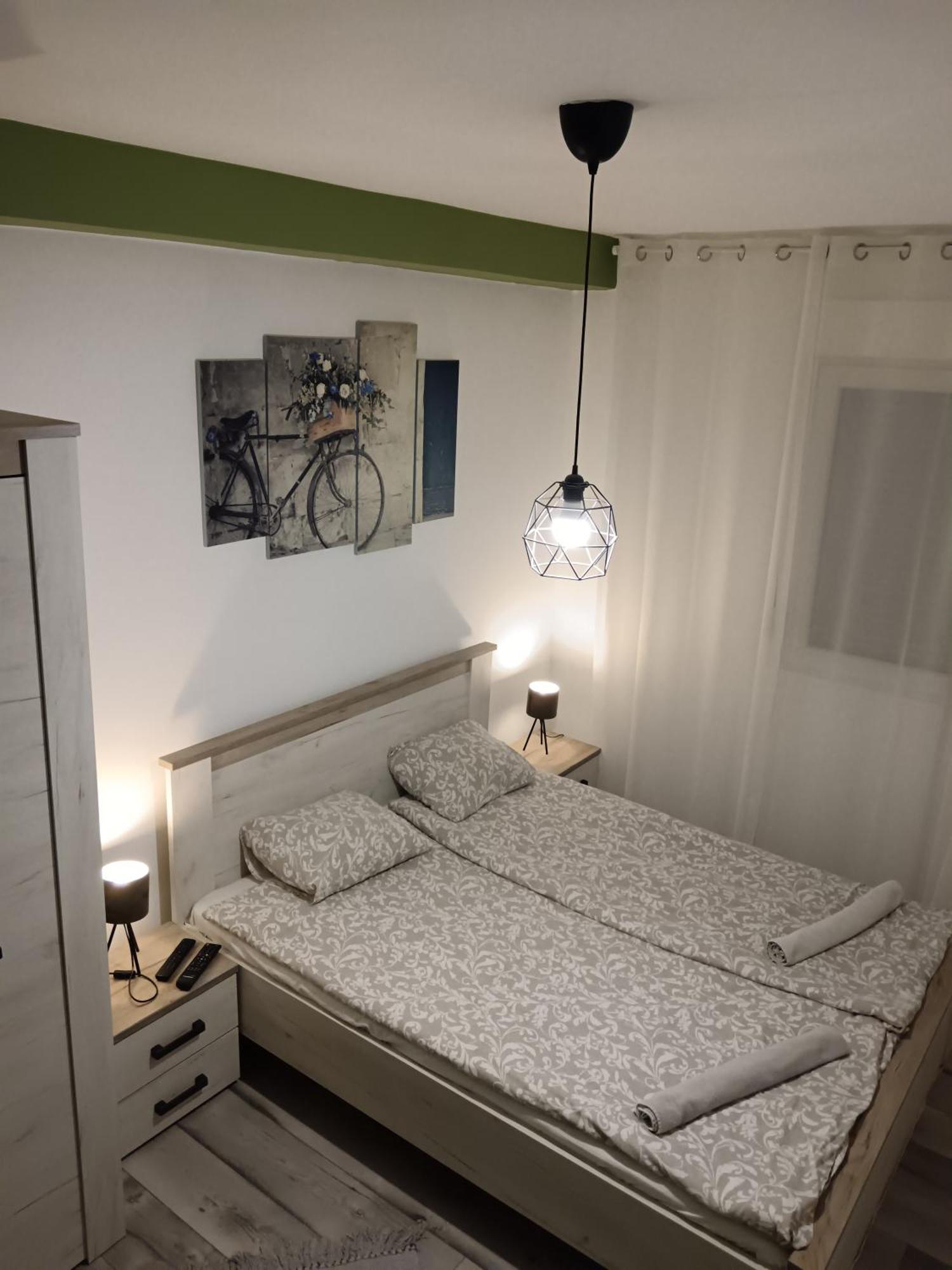 סומבור Apartman Petres מראה חיצוני תמונה